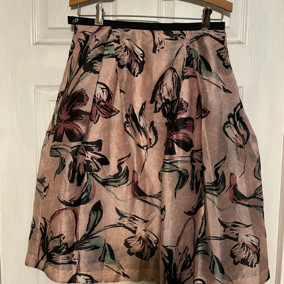 High waisted pink floral skirt - Picture 4 of 7